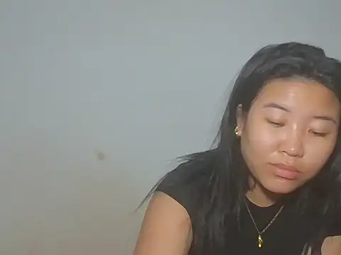 Zyeiii online show from April 29, 6:46 pm