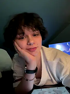 quwuinnie333 online show from January 8, 6:06 am