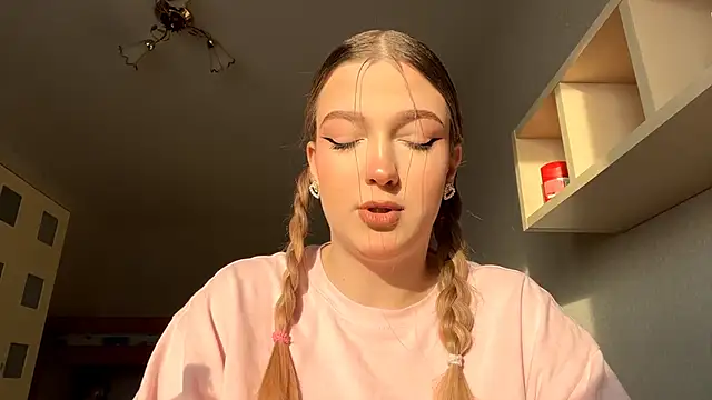 JammieMickiewicz online show from January 15, 8:20 am