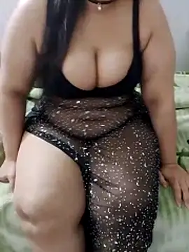 Curvymoza online show from March 19, 4:55 pm