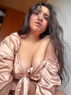 Veronica Wins  online show from May 25, 8:19 pm