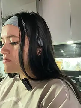 Veronica Wins  online show from February 16, 7:25 pm