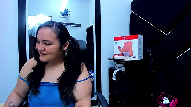 MiaRouss69 online show from May 15, 11:29 pm