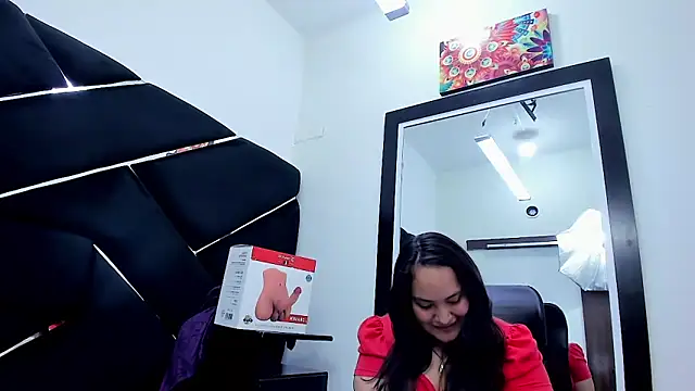 MiaRouss69 online show from May 14, 11:21 pm