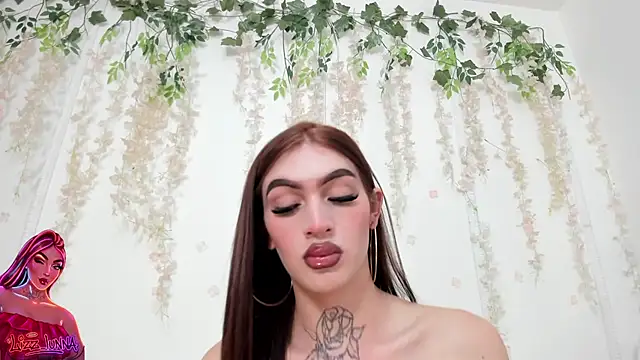 lizz lunna online show from May 15, 11:18 pm