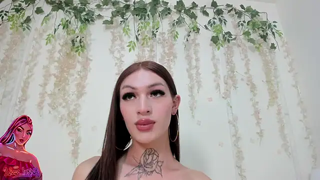 lizz lunna online show from May 21, 9:02 pm