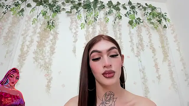 lizz lunna online show from May 15, 11:40 pm