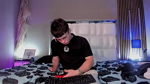 Roger And Ramona online show from April 19, 12:49 pm