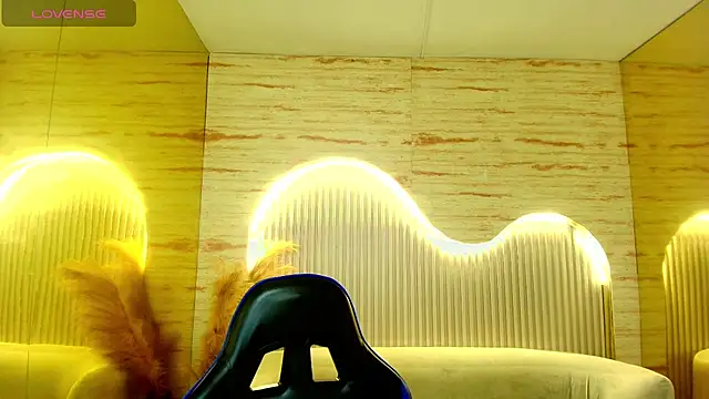 katalina r  online show from May 9, 8:00 pm