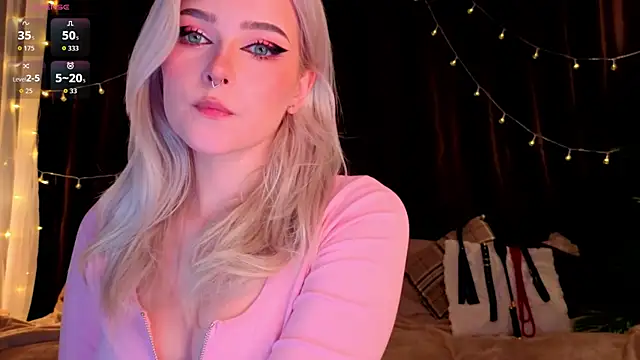 ShyniAlice online show from May 13, 3:01 am