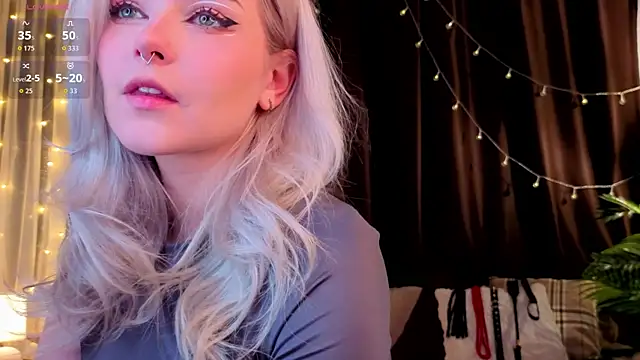 ShyniAlice online show from May 27, 3:47 am