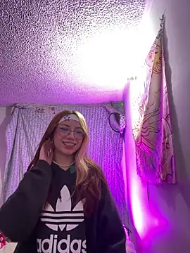 kittymiauu444 online show from May 11, 6:04 am