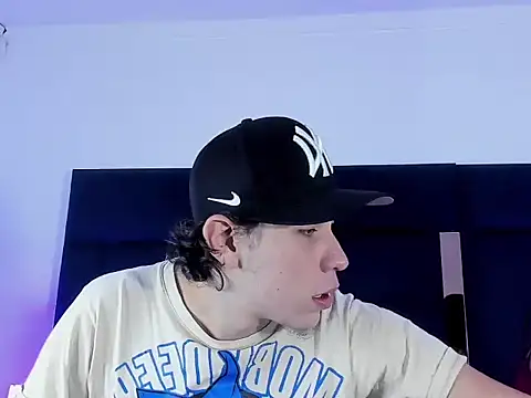 Fer And Tonny online show from January 13, 7:29 pm