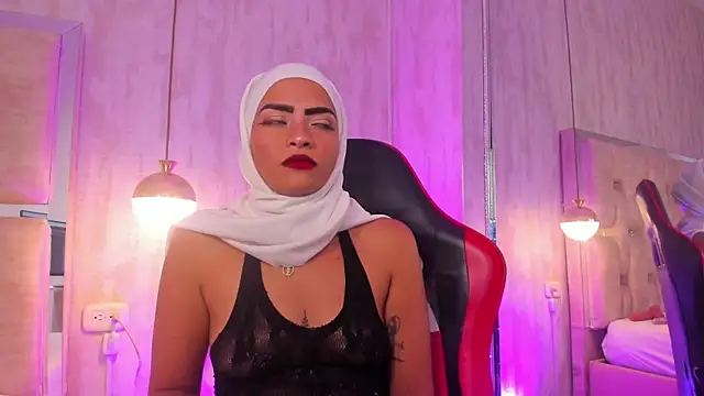 VeronicaFlowers  online show from February 4, 8:34 pm