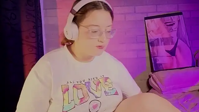 Mia Franklyn online show from March 29, 1:04 am