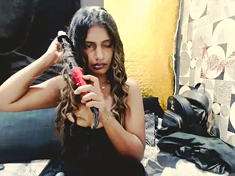 indianhoney69 online show from February 12, 6:20 pm