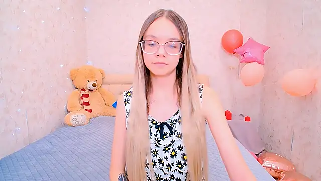 LolliStrawberry online show from February 27, 8:03 am