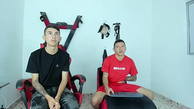 LatinsGuys18 online show from January 10, 12:43 pm