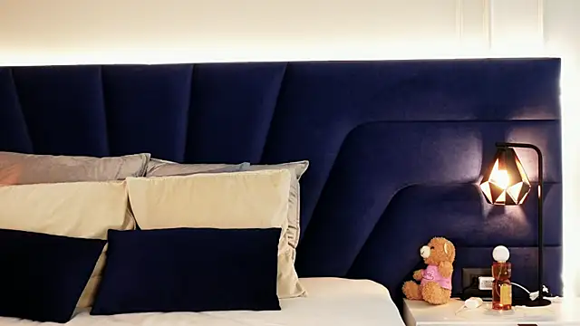 KylieeV online show from March 24, 9:58 am