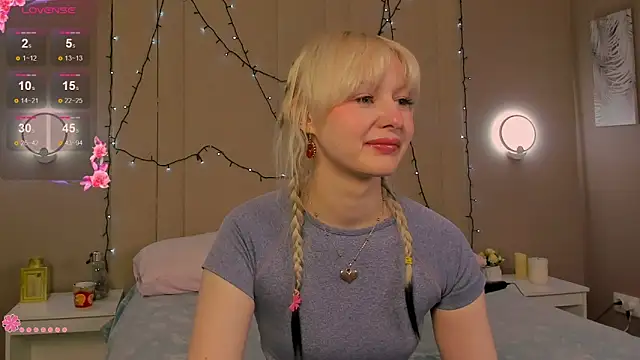 AdeleSilvy online show from March 14, 1:50 am