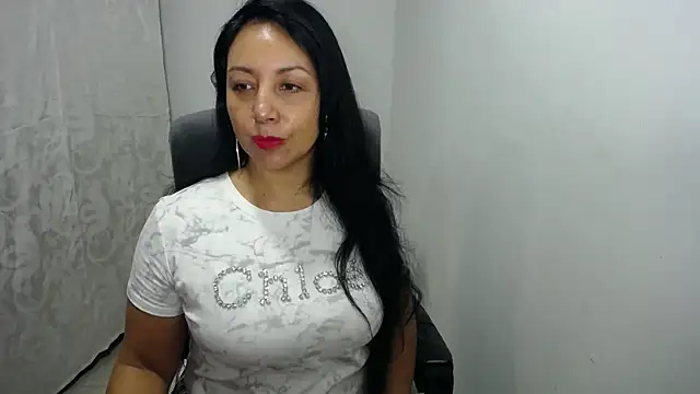 soyElena46 online show from April 28, 11:36 am