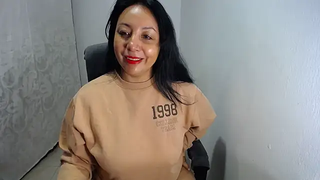 soyElena46 online show from May 26, 1:32 pm