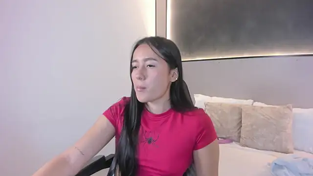 mia slora online show from May 15, 11:57 am