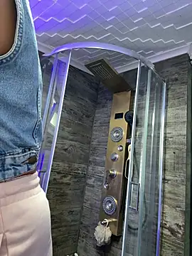 Missolevelvet online show from May 20, 12:24 pm