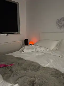 MissExoticKitty online show from April 7, 8:00 pm