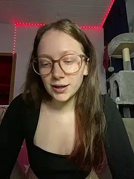 YoungLisaa18 online show from April 1, 6:49 pm