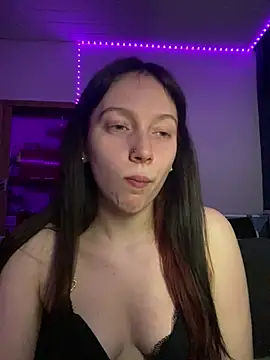 YoungLisaa18 online show from April 9, 6:46 pm