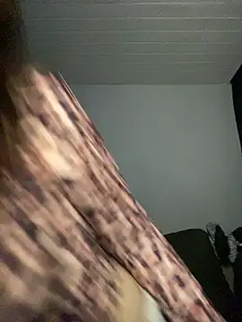 YoungLisaa18 online show from March 11, 8:33 pm