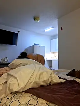 danilynnbabii online show from April 4, 12:42 am