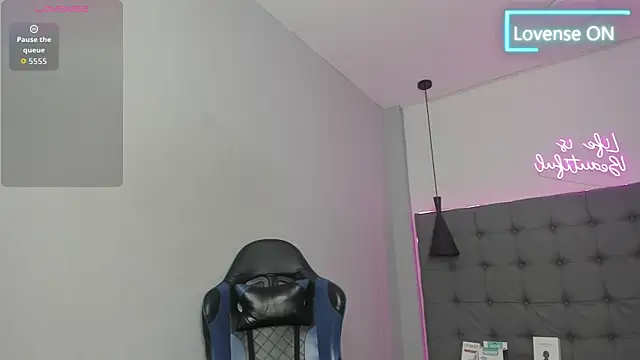 scarletcherry18 online show from May 9, 4:14 am
