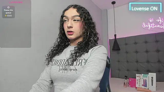 scarletcherry18 online show from May 11, 4:36 am
