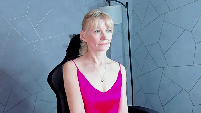 Julie Lucas online show from May 17, 11:59 pm