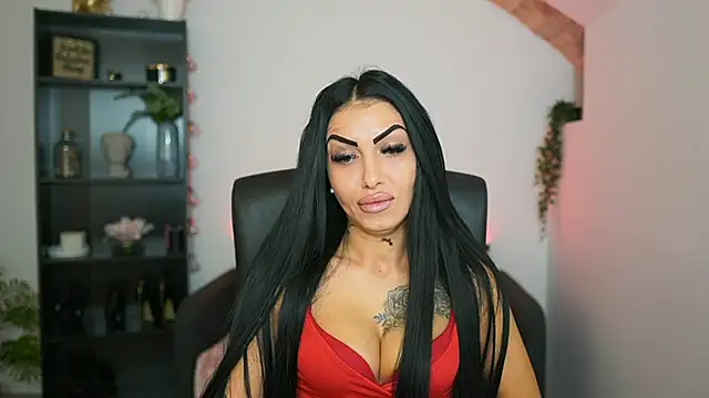 Latinella  online show from January 13, 7:40 pm