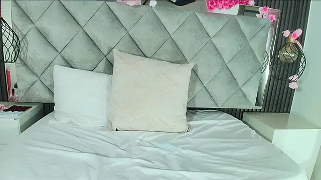 Real virgin Pussy online show from May 26, 7:02 pm