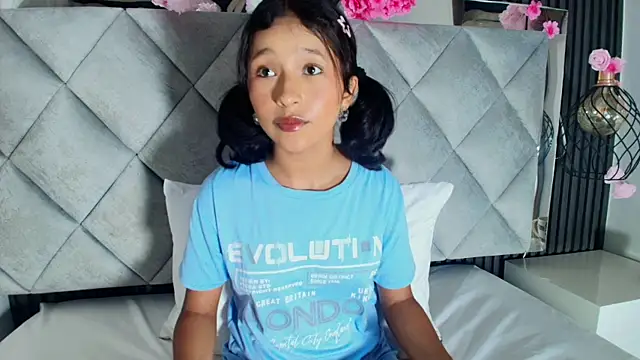 Real virgin Pussy online show from May 11, 5:54 pm