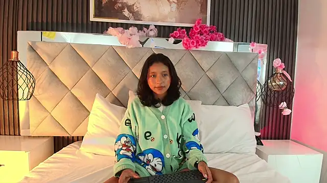 Real virgin Pussy online show from May 13, 8:25 pm