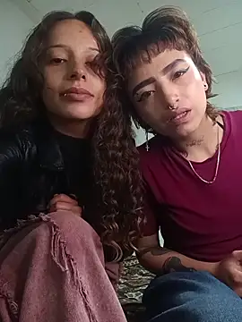 AlexxaAndRileyy online show from May 1, 3:10 am
