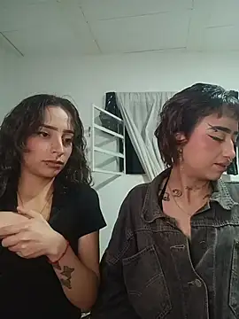AlexxaAndRileyy online show from May 8, 4:16 am