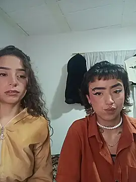 AlexxaAndRileyy online show from May 24, 8:52 pm