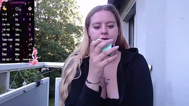 Mia lou05 online show from May 25, 4:33 am