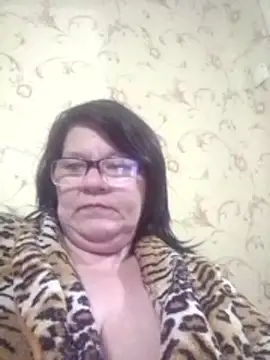 NysiOlsen online show from May 6, 7:07 pm