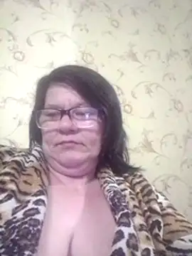 NysiOlsen online show from May 5, 7:06 pm