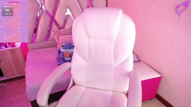 Madyson Hill online show from February 10, 12:30 pm