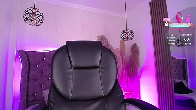 Violet Collins1 online show from May 16, 8:52 pm