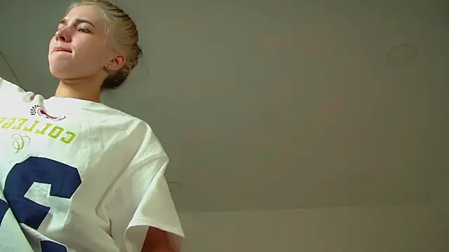 VanessaCelesti online show from March 25, 6:16 am