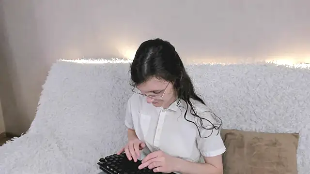 ThoraMarola online show from May 26, 8:24 am